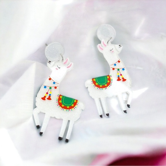 Get Llama-tastic Style with These White Glitter Llama Dangle Earrings! 🦙✨NWT - Picture 4 of 4